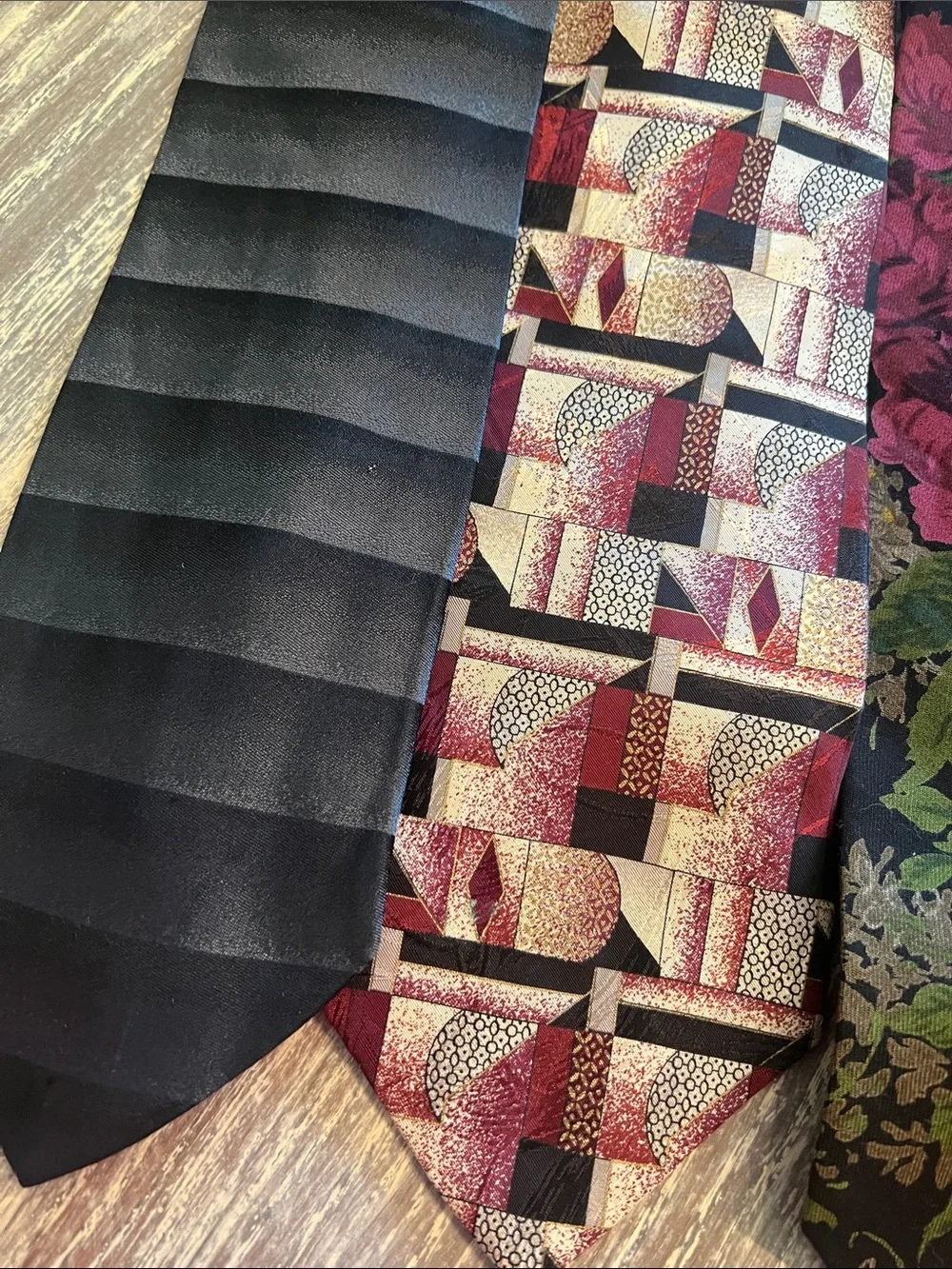 Set of 4 Men's Floral Black & Multicolor Silk & Blends Ties. New in pkg